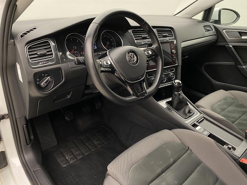 Volkswagen Golf 1.6TDI 85kW CZ - fotka 4 z 45