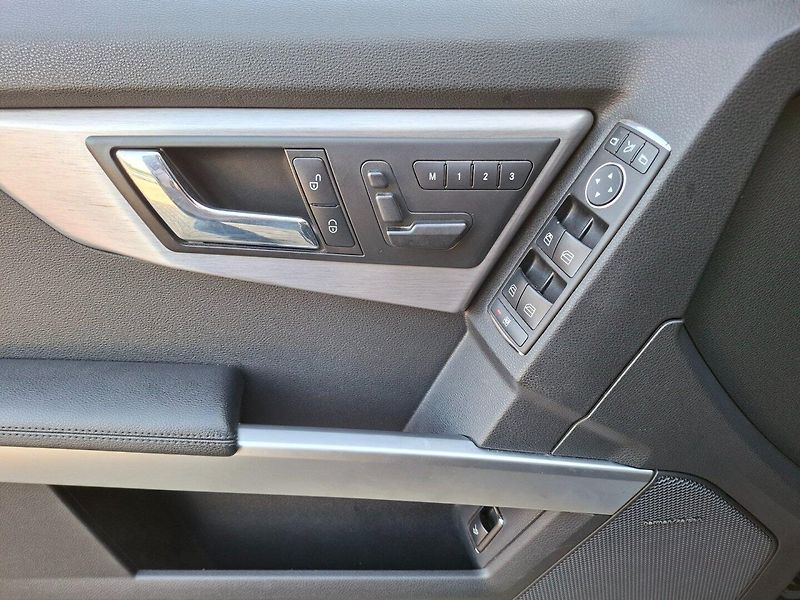 Mercedes-Benz GLK (2009) 320CDI 165kW 4MATIC -NOVÉ V ČR - fotka 19 z 33