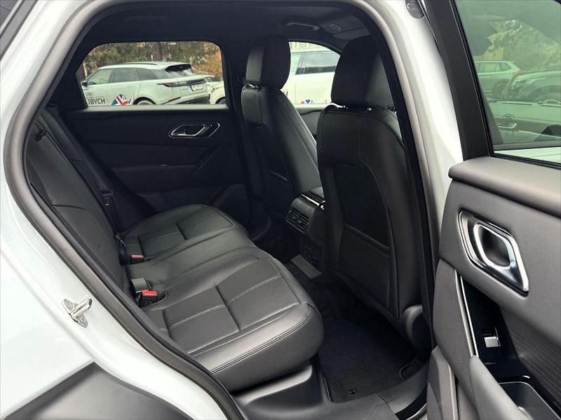 Land Rover Range Rover Velar 2,0 D200 DYNAMIC SE AWD - fotka 31 z 33