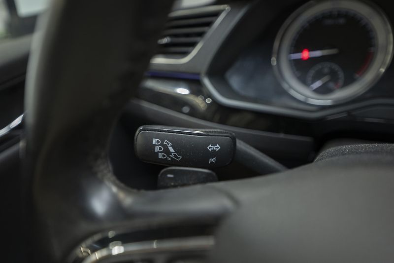 Škoda Superb 2.0 TDI 110 kW L&K - fotka 20 z 36