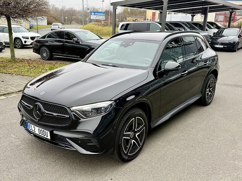 Mercedes-Benz GLC (2023) 300 e 4MATIC SUV - fotka 46 z 48