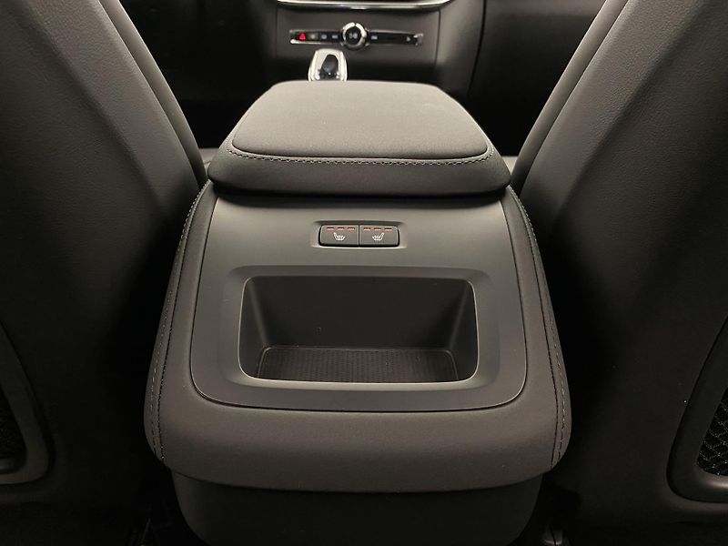 Volvo XC90 (2026) B5 AWD AUT BLACK EDITION PLUS  - fotka 71 z 71