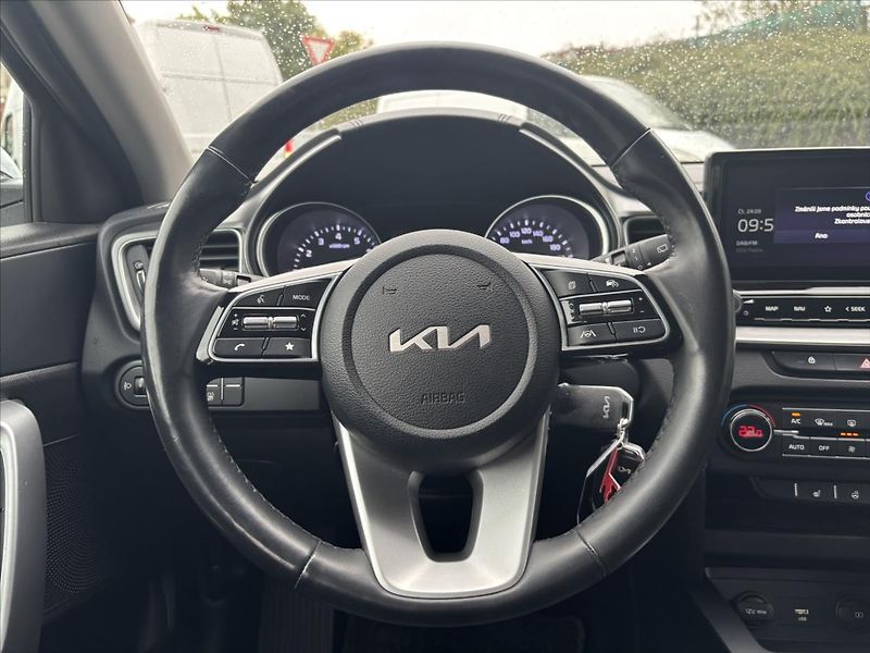 Kia Ceed 1,5 TGDi TOP ZÁRUKA CARPLAY - fotka 16 z 42