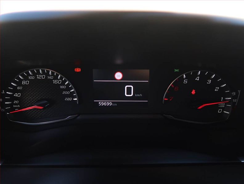 Peugeot 2008 (2020) 1.2 PureTech, ČR,1.maj - fotka 11 z 18