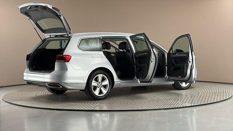 Volkswagen Passat 2.0 TDI DSG Elegance Variant - fotka 6 z 26