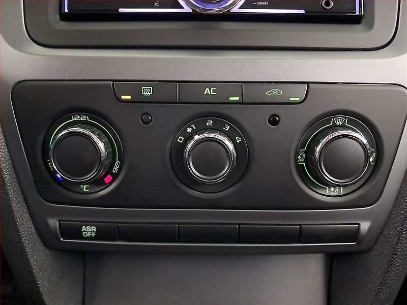 Škoda Octavia (2010) 1.9 TDI, po STK, Tažné - fotka 15 z 16