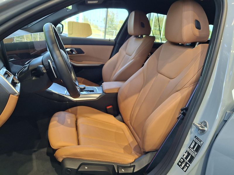 BMW Řada 3 320d xDrive Touring M-Sport - fotka 9 z 37