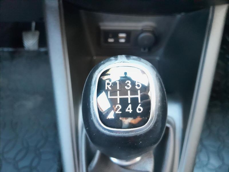 Hyundai ix20 1,6i 91kW 38 000km - fotka 35 z 54