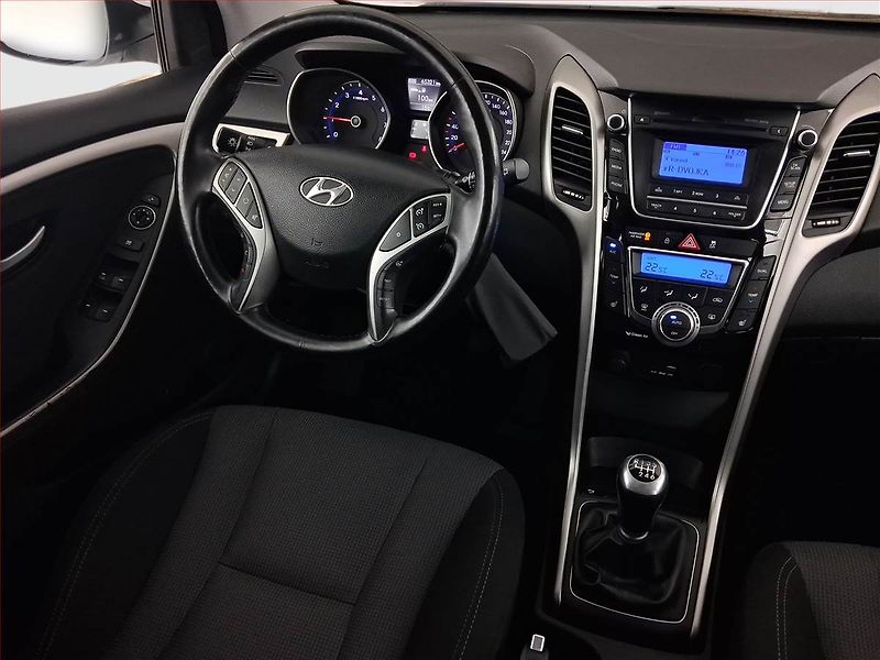 Hyundai i30 (2015) 1.6 MPI, Tempomat - fotka 7 z 20