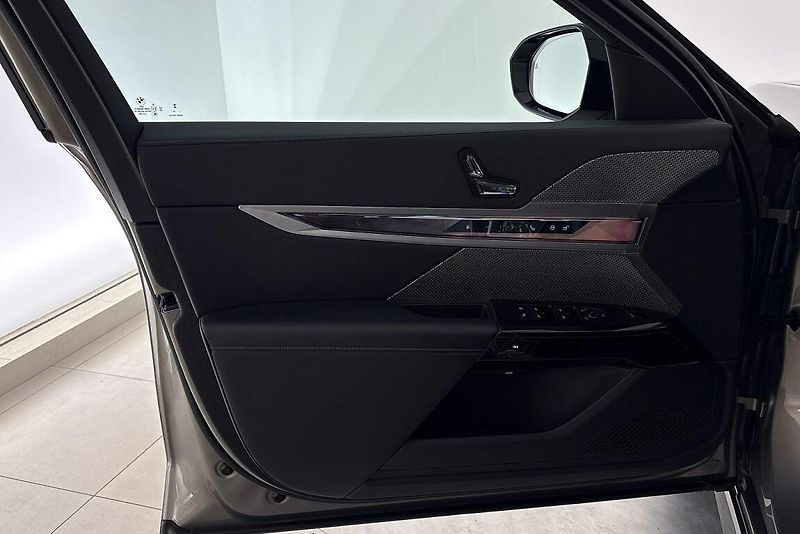 BMW Řada 7 řady 7 | M760e xDrive - fotka 17 z 27