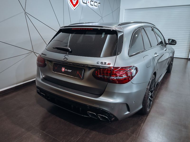 Mercedes-Benz Třídy C C 63 AMG 4MATIC 4.0 V8 - fotka 6 z 33