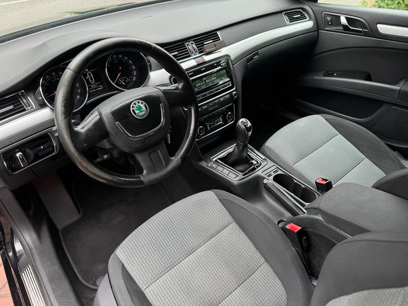 Škoda Superb 2.0TDi ČR čidla aut. klima  - fotka 11 z 31