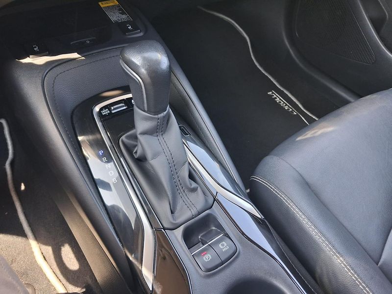 Toyota Corolla 1.8 HSD e-CVT Executive - fotka 18 z 27