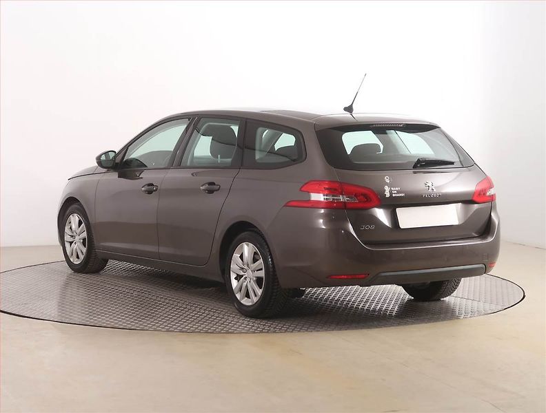 Peugeot 308 (2014) 1.6 e-HDi, Navi, Tempomat - fotka 4 z 18