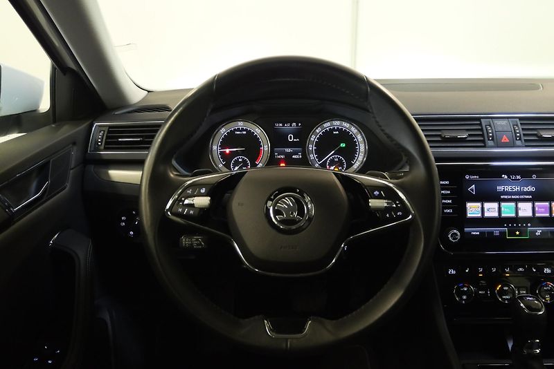 Škoda Superb - fotka 19 z 27