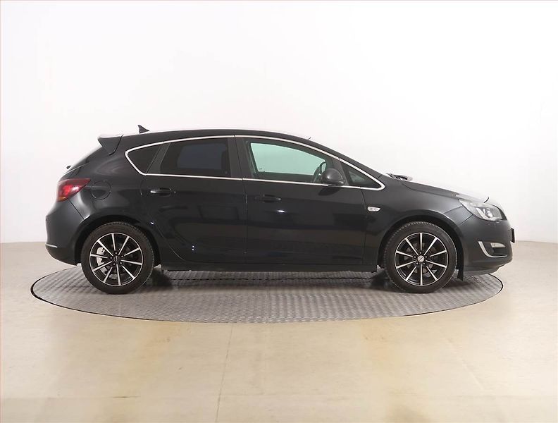 Opel Astra (2014) 1.4 16V, Serv.kniha, Navi - fotka 6 z 17
