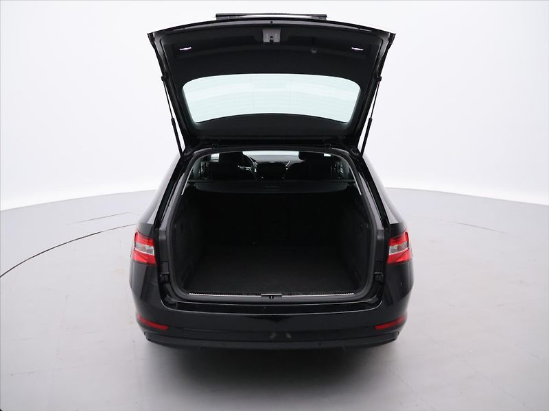 Škoda Superb 2,0 TSI 140kW Style DSG CZ DPH - fotka 8 z 28