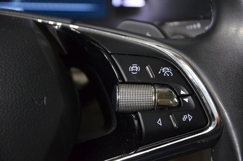 Škoda Superb (2022) 2.0TDI 147kW 4x4 L&K DSG kombi - fotka 14 z 26