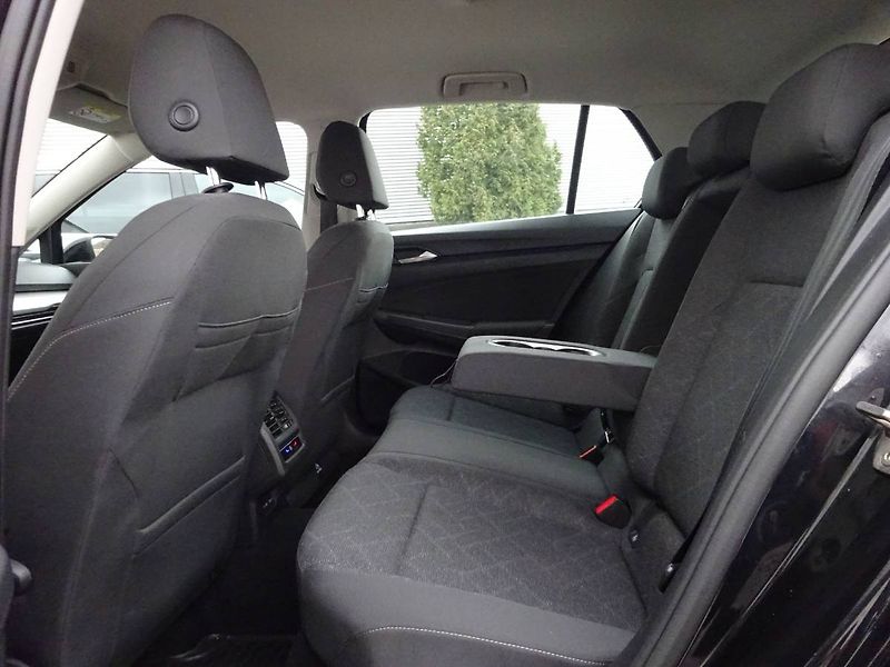 Volkswagen Golf (2022) 1,0 TSi/ 81kW  Life - fotka 25 z 28
