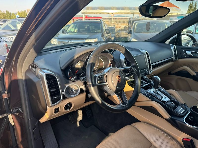 Porsche Cayenne (2017) PLATINUM 4X4 3,6i 220 KW DPH - fotka 21 z 50