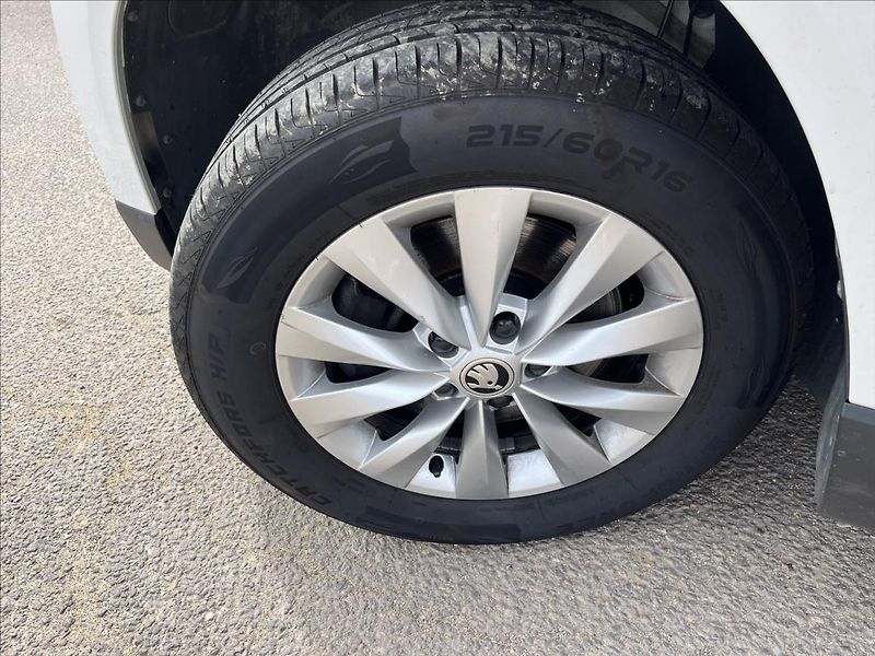 Škoda Karoq 2,0 TDi 110 4x4 DSG TAŽNÉ -DPH - fotka 40 z 46