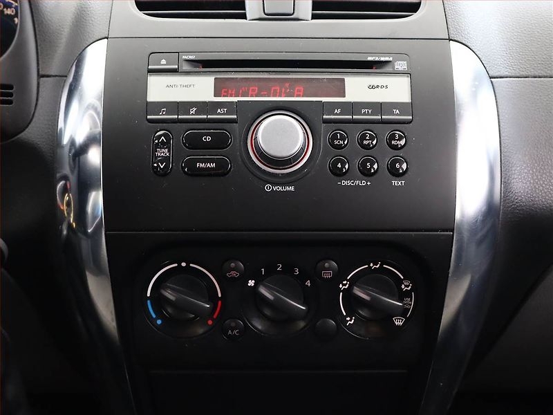 Suzuki SX4 (2011) 1.6 VVT, 4X4, Vyhř. sedaček - fotka 9 z 13