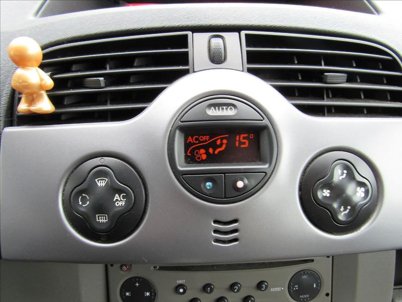 Renault Kangoo 1,5 DCi 63KW 5míst - fotka 17 z 29