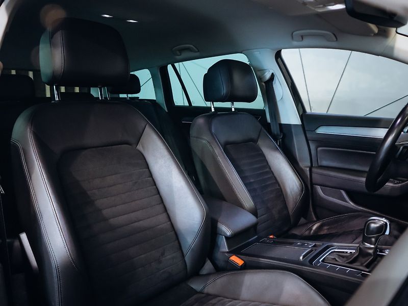 Volkswagen Passat 2.0TDI DSG R-Line 140kW 4M - fotka 20 z 27