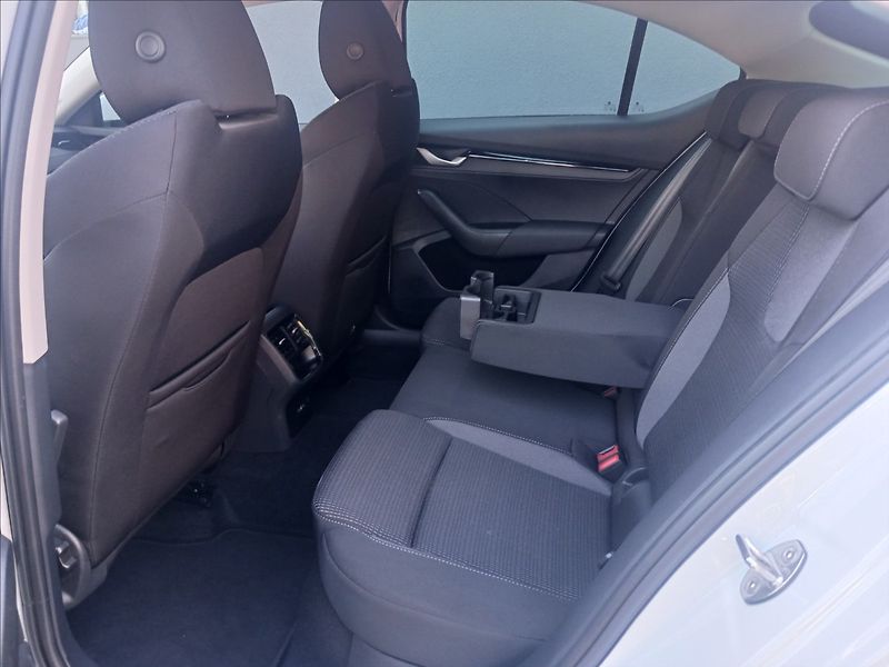 Škoda Octavia 1,5 TSI Vyhřívané př. okno Taž - fotka 11 z 27