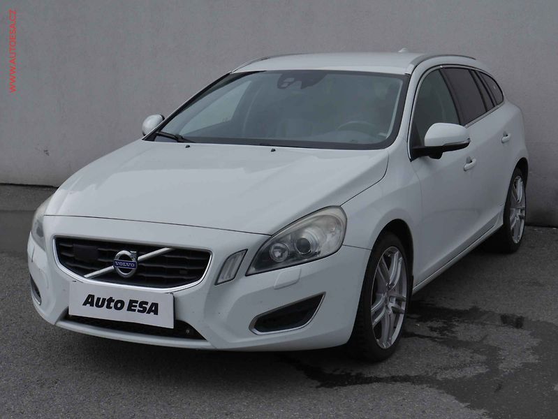 Volvo V60 (2013) 2.0D, ČR, AT - fotka 3 z 17
