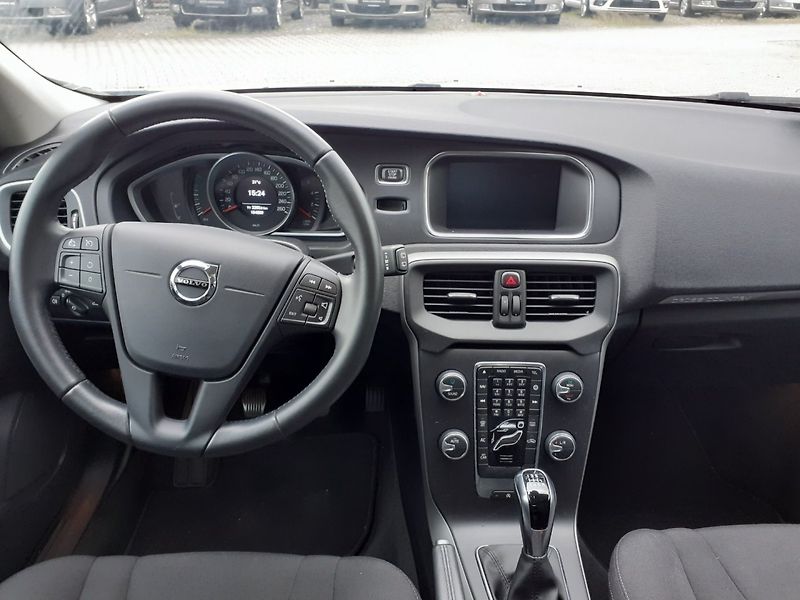 Volvo V40 (2018) 2.0 D CROSS COUNTRY - fotka 7 z 32