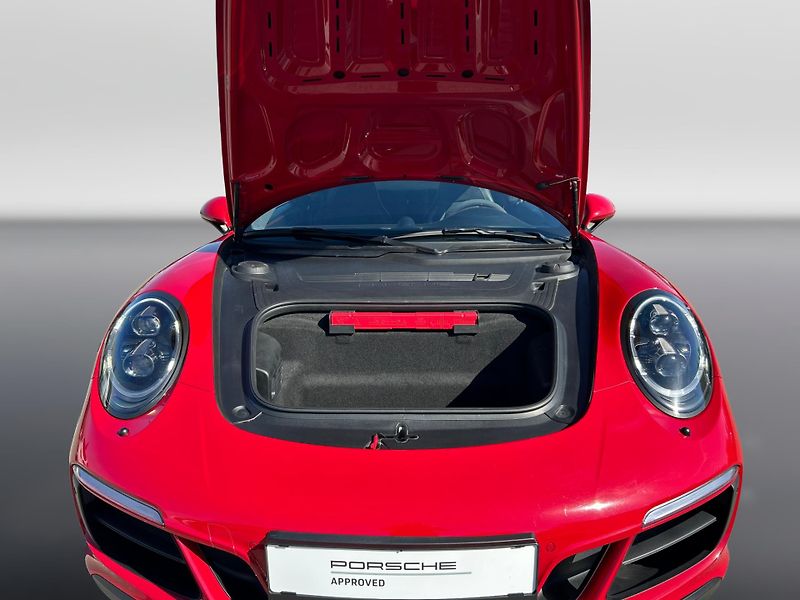 Porsche 911 Carrera 4 GTS Coupe - fotka 27 z 29