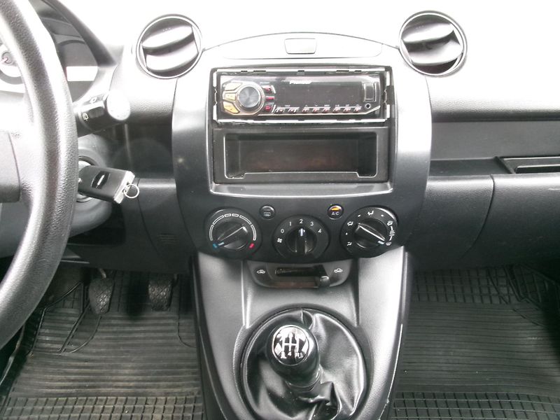 Mazda 2 (2009) 1,3i KLIMA ALU  - fotka 20 z 21