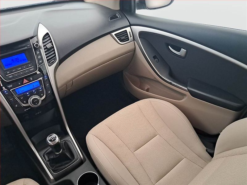 Hyundai i30 (2014) 1.6 GDI, Tempomat - fotka 8 z 17