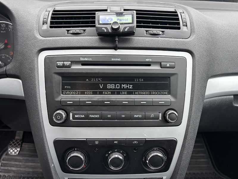 Škoda Octavia (2011) 1.6TDI, 77kW, ČR - fotka 10 z 15
