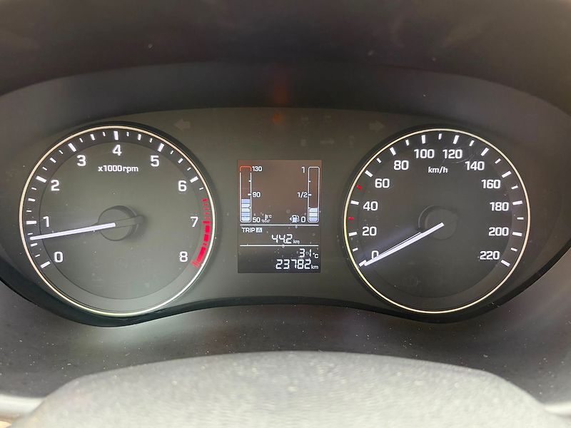 Hyundai i20 1.2 i, ČR, 1.Maj, 23 tkm - fotka 15 z 21
