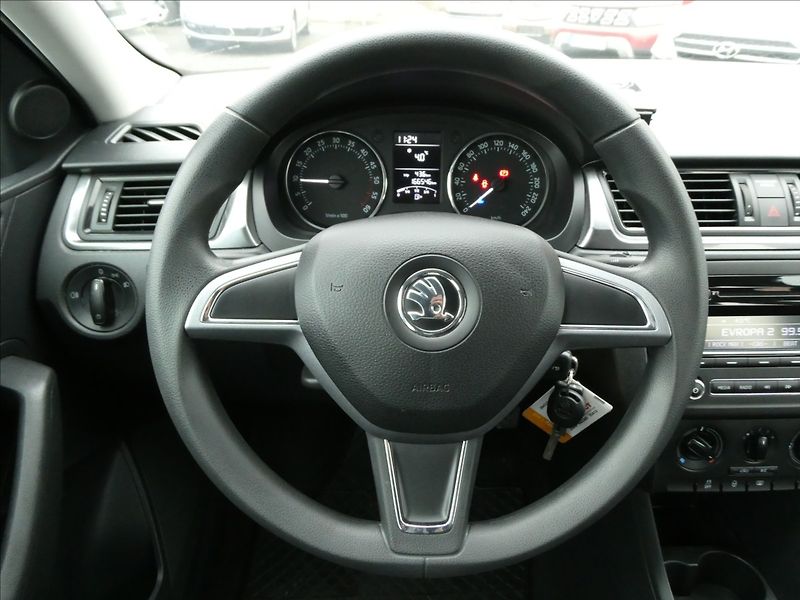 Škoda Rapid 1,6 TDi 66kW 2x kola,klima,ČR - fotka 27 z 37