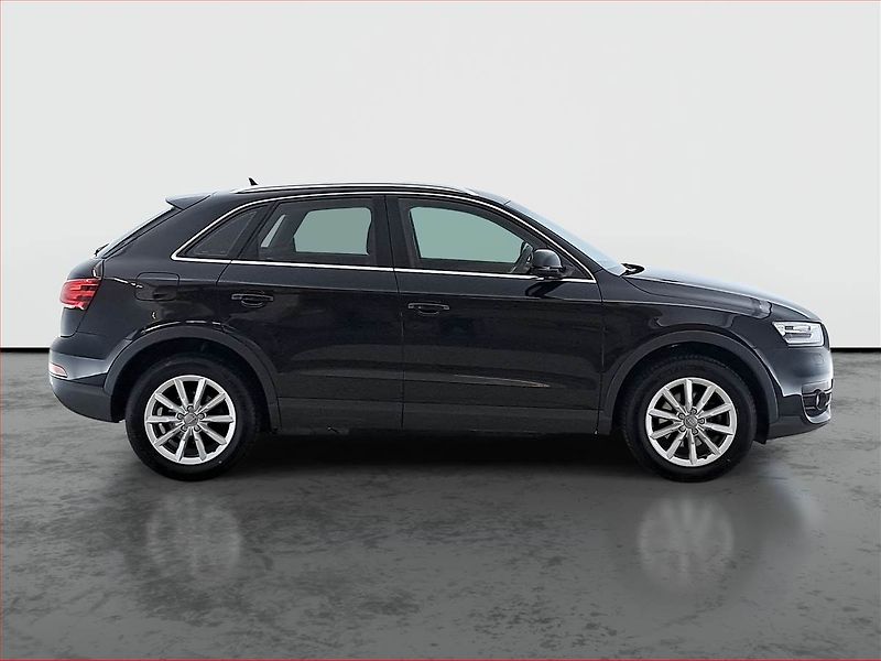 Audi Q3 (2013) basis 2.0 TDI, Serv.kniha - fotka 6 z 18