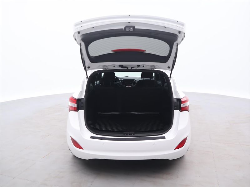 Hyundai i30 1,6 GDI 99kW Weekend Serv.kn. - fotka 9 z 30
