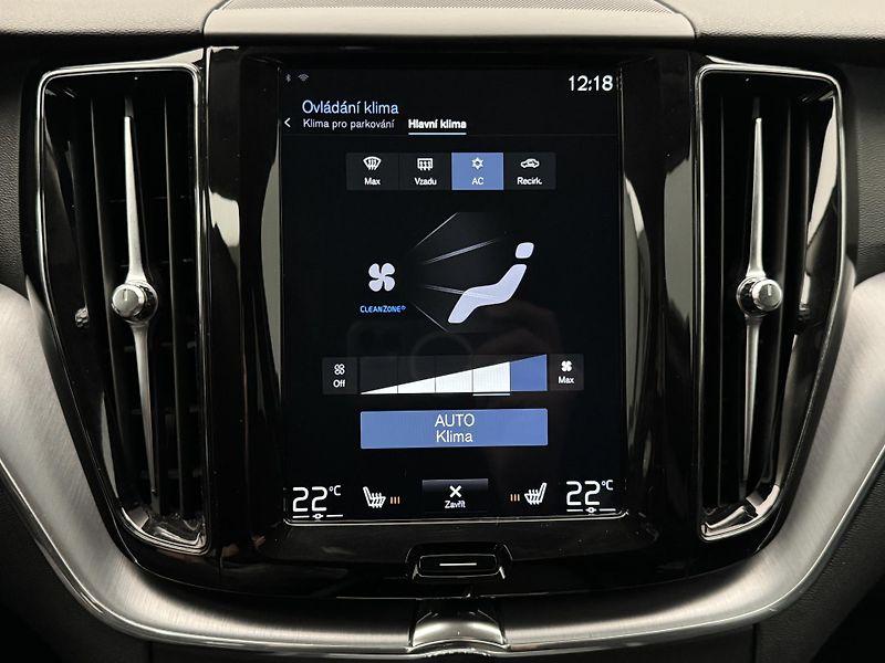 Volvo XC60 B4 AWD MOMENTUM PRO AUT CZ - fotka 30 z 37