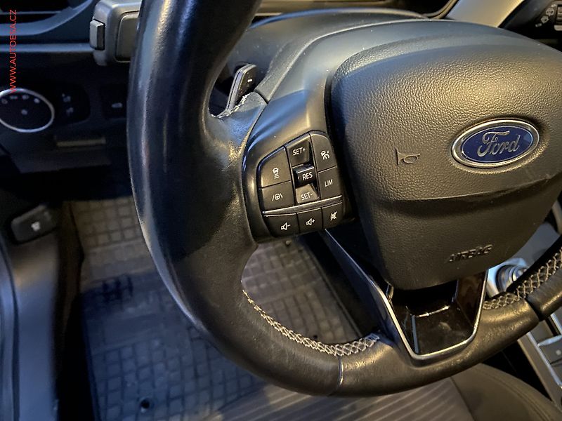 Ford Focus (2019) 1.5TDCi, Titanium, AT, LED - fotka 13 z 17