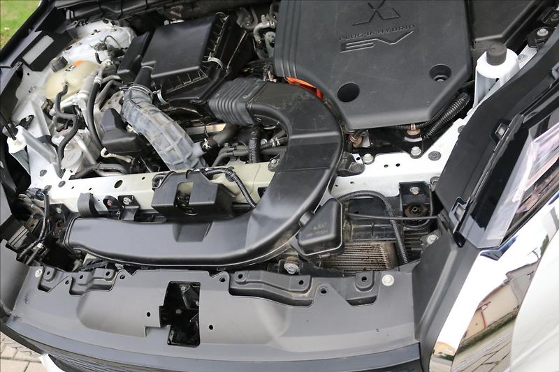Mitsubishi Outlander 2,4 PHEV, 7míst, Tažné - fotka 53 z 56