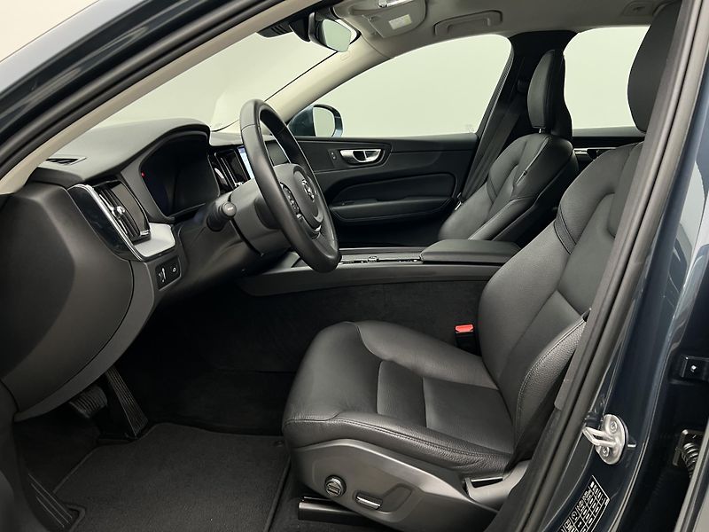Volvo XC60 B4 AWD MOMENTUM PRO AUT - fotka 3 z 40
