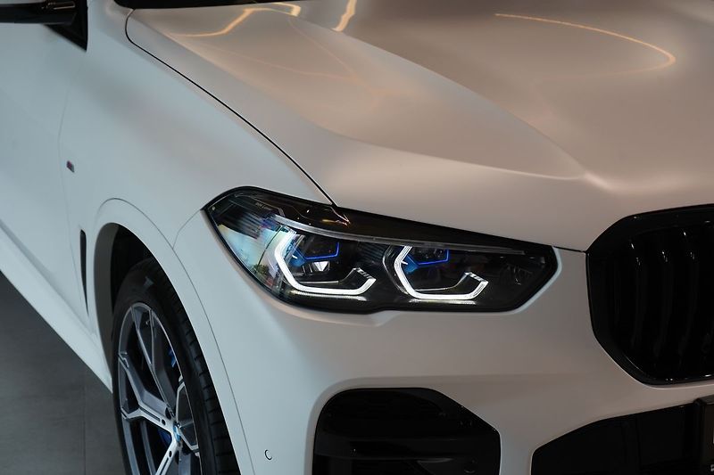 BMW X5 40d xDrive, Nezávislé, Vzduch - fotka 5 z 50