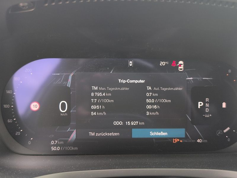 Volvo V60 B4 Plus Dark - fotka 23 z 27