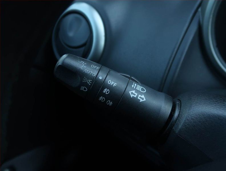 Nissan Note (2006) 1.4, servisované - fotka 15 z 18