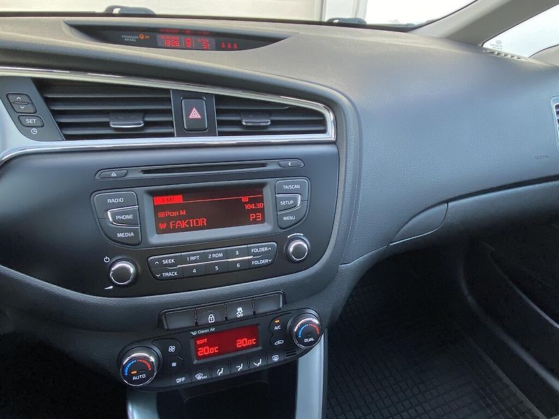 Kia Ceed 1,6 CRDi 100 kW - fotka 16 z 25