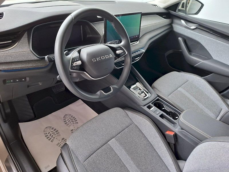Škoda Octavia (2025) COMBI TOP SELECTION 2,0 TDI 11 - fotka 9 z 50