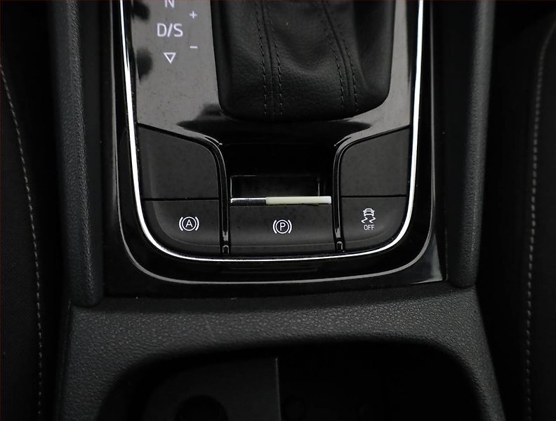 Škoda Karoq (2019) 1.5 TSI - fotka 17 z 21