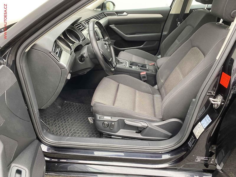 Volkswagen Passat (2015) 2.0 TDi, AC, TZ, park.čidla - fotka 9 z 18